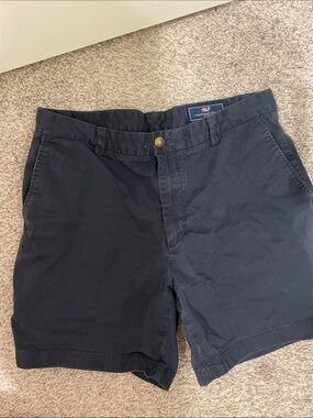 Vineyard Vines Men's Navy Flat Front Shorts size 35